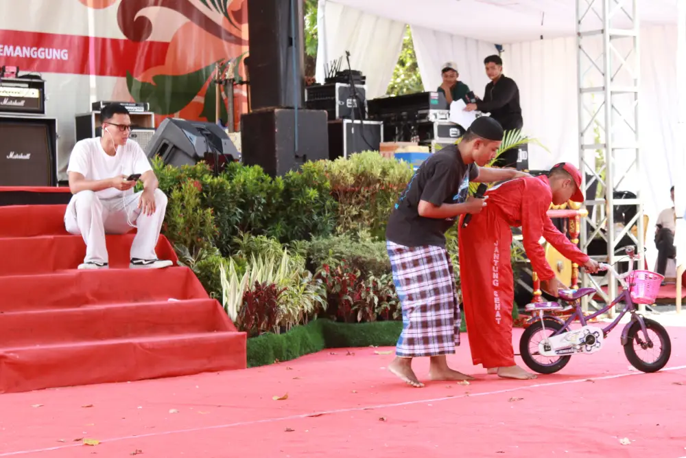 Kreativitas dan Seni Santri Zabisa di Festival Literasi Temanggung 2026 di Halaman Perpusda Temanggung Santri Zabisa